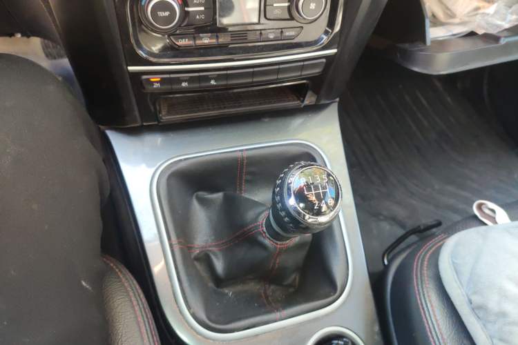 Used Haval H5 Classic 2013 Zhizun Edition 2.0T Manual 4x4 Elite Model Gear Lever
