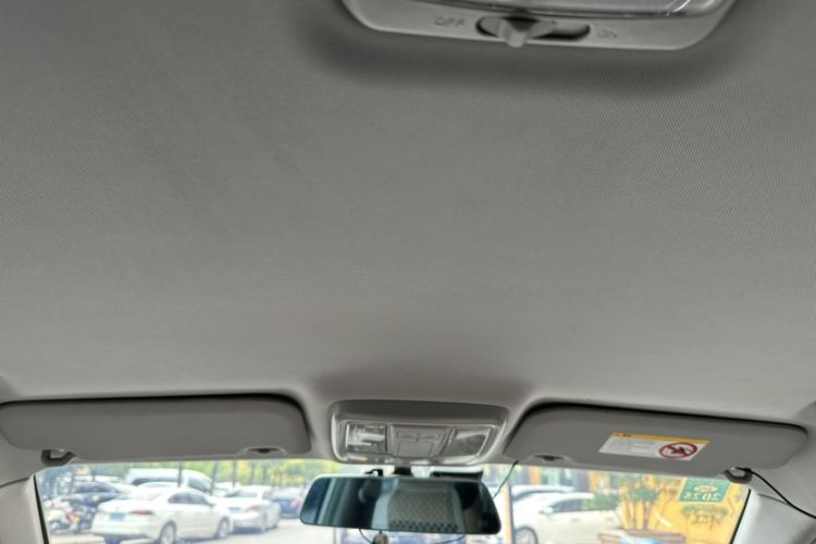 Used Haval H5 Classic 2013 Zhizun Edition 2.0L Manual Two-Wheel Drive Entry-Level Model Headliner