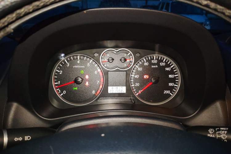 Used Haval H5 Classic 2013 Zhizun Edition 2.0L Manual Two-Wheel Drive Entry-Level Model Instrument Cluster
