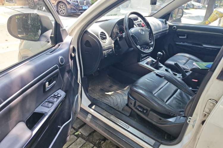 Used Haval H5 Classic 2013 Zhizun Edition 2.0T Manual 4x4 Prestige Model Interior 3