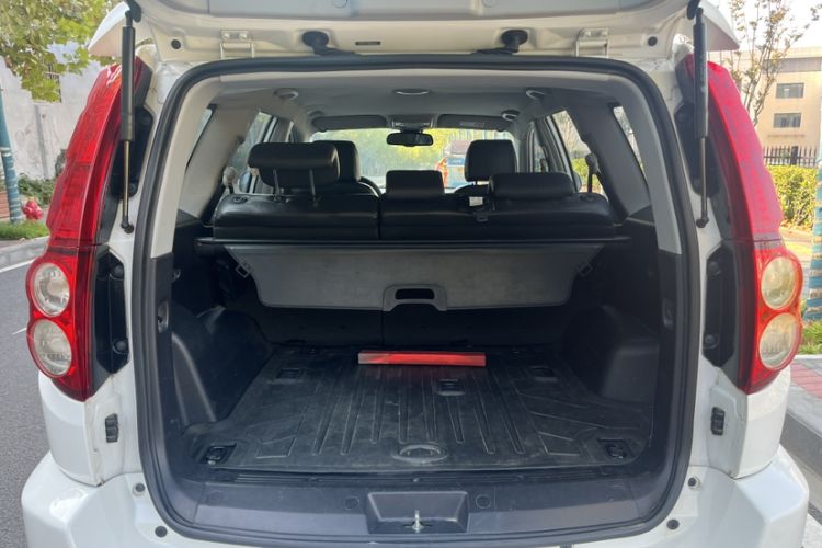 Used Haval H5 Classic 2013 Zhizun Edition 2.0T Manual 4x4 Elite Model Interior 3