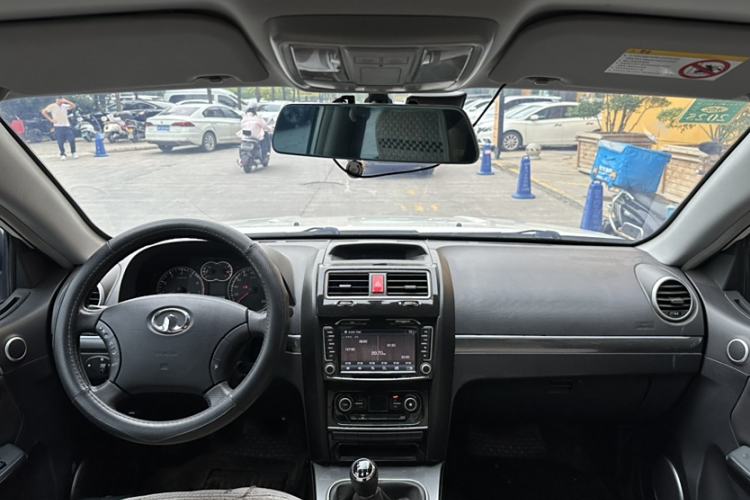 Used Haval H5 Classic 2013 Zhizun Edition 2.0L Manual Two-Wheel Drive Entry-Level Model Interior 3