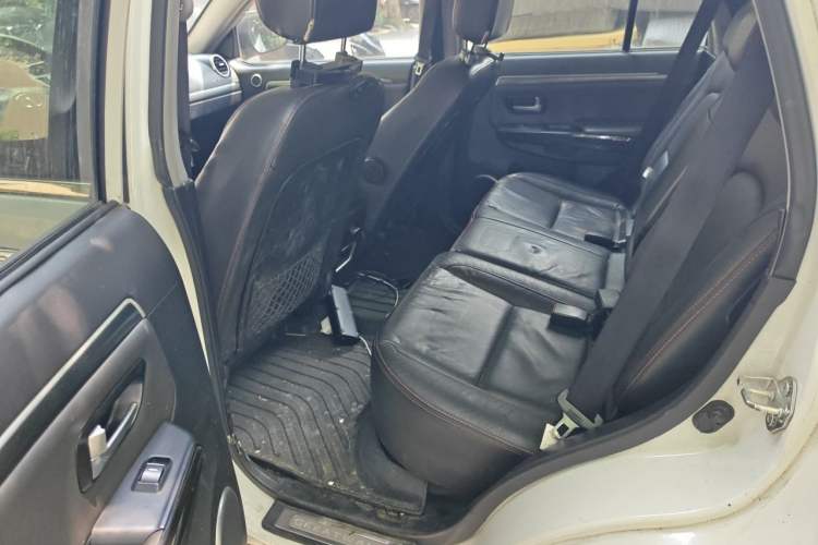 Used Haval H5 Classic 2013 Zhizun Edition 2.0T Manual 4x4 Prestige Model Interior 4