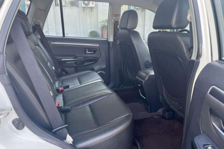 Used Haval H5 Classic 2013 Zhizun Edition 2.0T Manual 4x4 Elite Model Interior 5