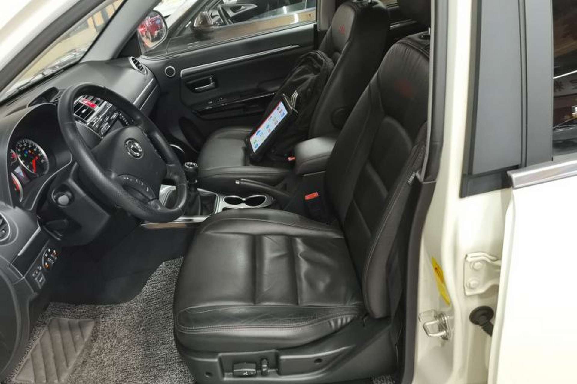 Used Haval H5 Classic 2013 Zhizun Edition 2.0T Manual 4x4 Prestige Model Left Front Seat