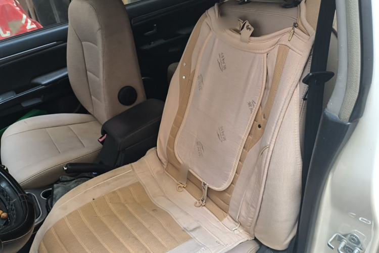 Used Haval H5 Classic 2013 Zhizun Edition 2.0T Manual Two-Wheel Drive Entry-Level Model Left Front Seat