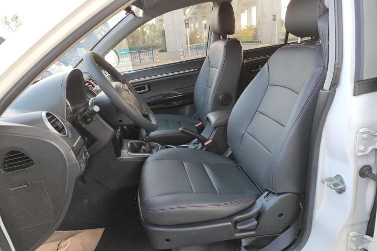 Used Haval H5 Classic 2013 Zhizun Edition 2.0T Manual Two-Wheel Drive Entry-Level Model Left Front Seat