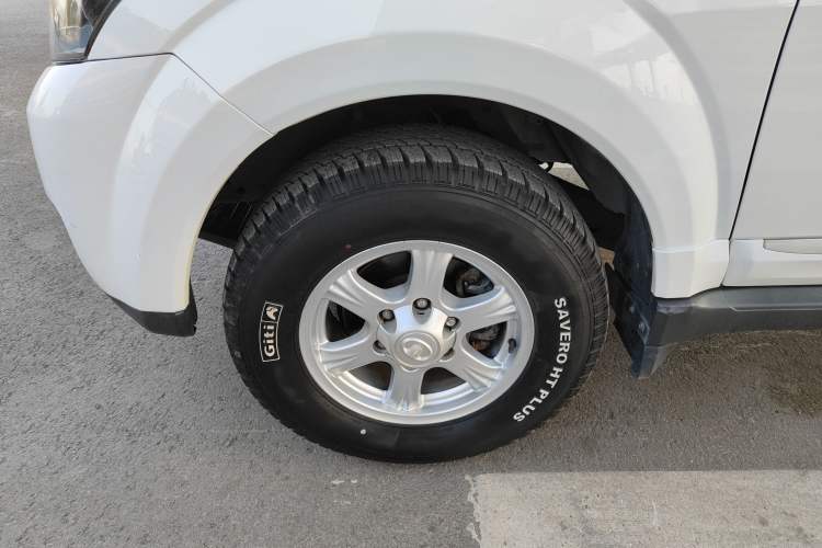 Used Haval H5 Classic 2013 Zhizun Edition 2.0T Manual Two-Wheel Drive Entry-Level Model Left Front Wheel Hub