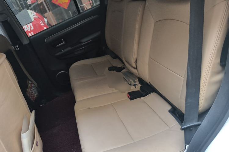 Used Haval H5 Classic 2013 Zhizun Edition 2.0T Manual Two-Wheel Drive Entry-Level Model Left Rear Seat