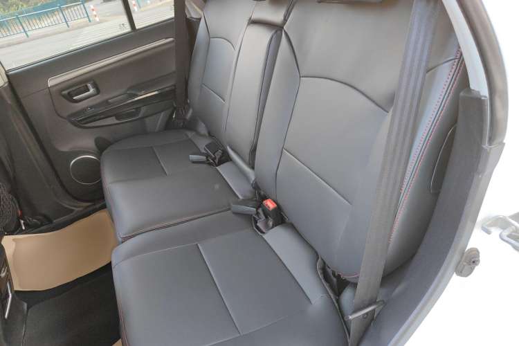 Used Haval H5 Classic 2013 Zhizun Edition 2.0T Manual Two-Wheel Drive Entry-Level Model Left Rear Seat