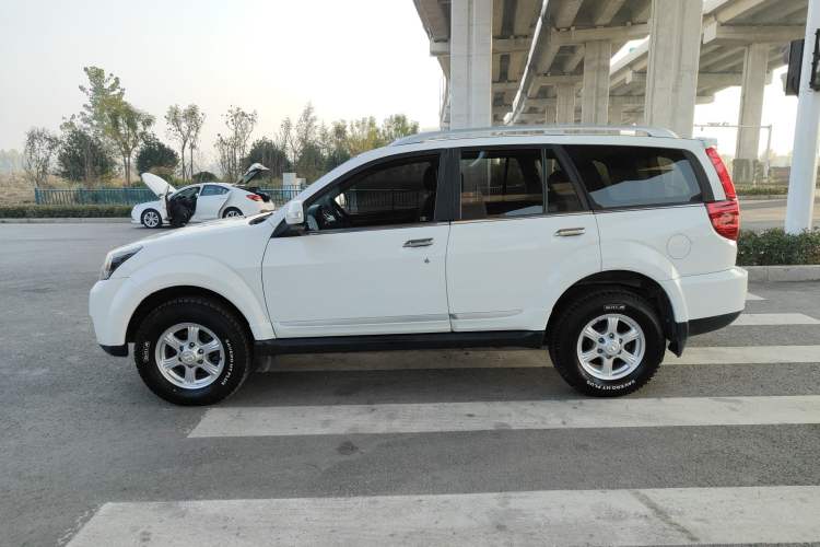 Used Haval H5 Classic 2013 Zhizun Edition 2.0T Manual Two-Wheel Drive Entry-Level Model Left Side