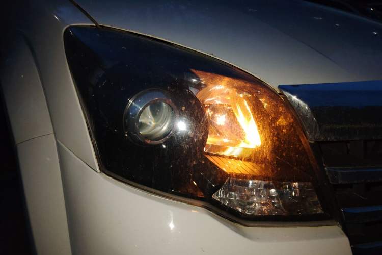 Used Haval H5 Classic 2013 Zhizun Edition 2.0L Manual Two-Wheel Drive Entry-Level Model Right Front Headlight