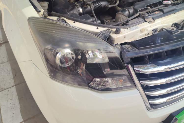 Used Haval H5 Classic 2013 Zhizun Edition 2.0T Manual 4x4 Elite Model Right Front Headlight