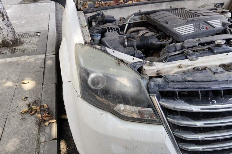 Used Haval H5 Classic 2013 Zhizun Edition 2.0T Manual Two-Wheel Drive Entry-Level Model Right Front Headlight