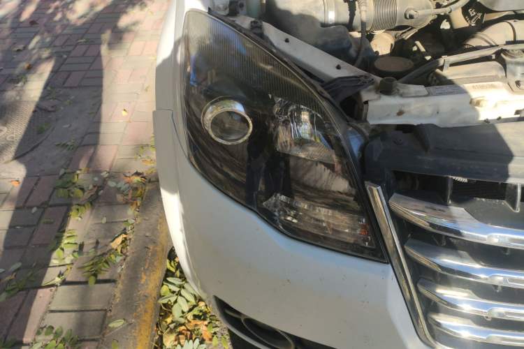 Used Haval H5 Classic 2013 Zhizun Edition 2.0T Manual 4x4 Elite Model Right Front Headlight