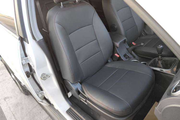 Used Haval H5 Classic 2013 Zhizun Edition 2.0T Manual Two-Wheel Drive Entry-Level Model Right Front Seat