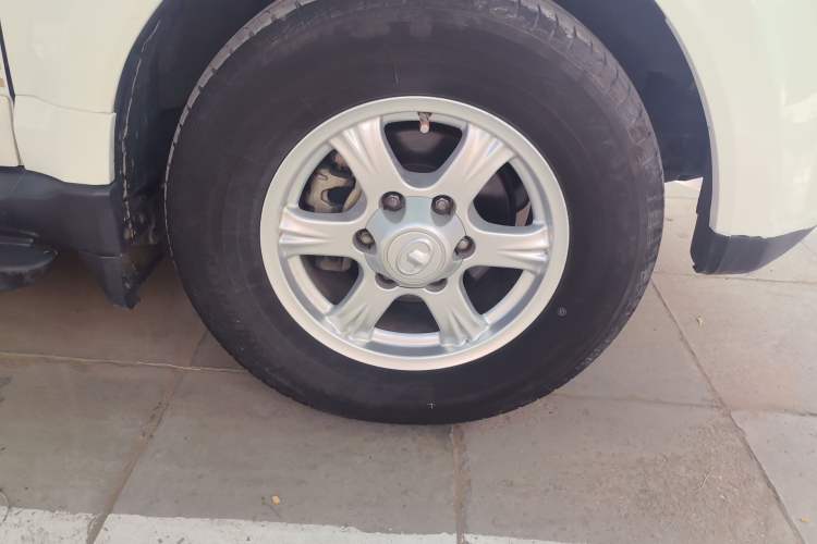 Used Haval H5 Classic 2013 Zhizun Edition 2.0T Manual 4x4 Elite Model Right Front Wheel Hub