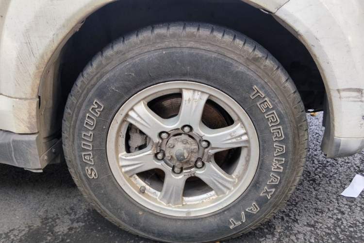 Used Haval H5 Classic 2013 Zhizun Edition 2.0T Manual Two-Wheel Drive Entry-Level Model Right Front Wheel Hub