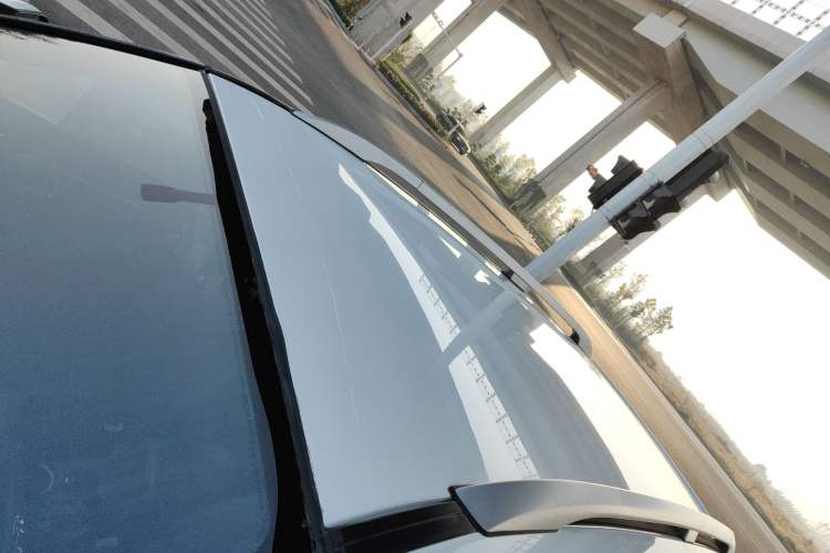Used Haval H5 Classic 2013 Zhizun Edition 2.0T Manual Two-Wheel Drive Entry-Level Model Roof