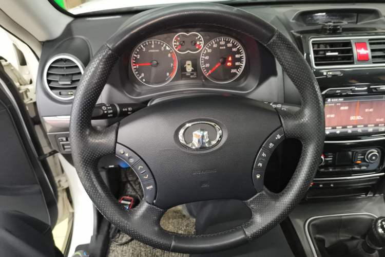 Used Haval H5 Classic 2013 Zhizun Edition 2.0T Manual 4x4 Prestige Model Steering Wheel