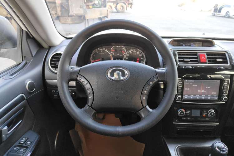 Used Haval H5 Classic 2013 Zhizun Edition 2.0T Manual Two-Wheel Drive Entry-Level Model Steering Wheel