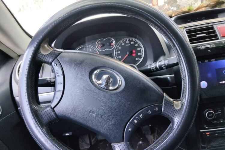 Used Haval H5 Classic 2013 Zhizun Edition 2.0T Manual Two-Wheel Drive Entry-Level Model Steering Wheel