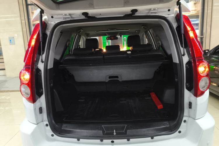 Used Haval H5 Classic 2013 Zhizun Edition 2.0T Manual 4x4 Prestige Model Trunk