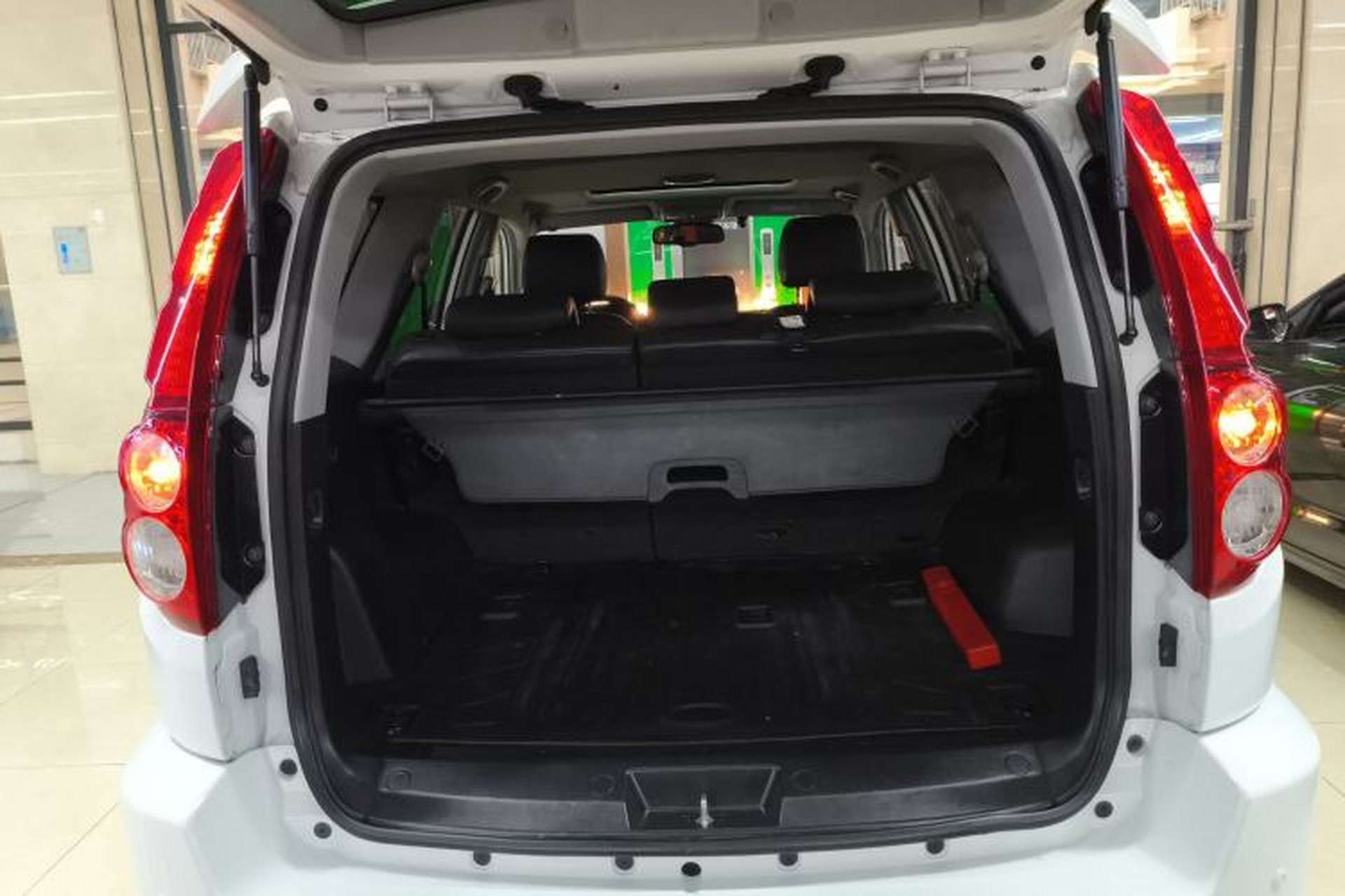 Used Haval H5 Classic 2013 Zhizun Edition 2.0T Manual 4x4 Prestige Model Trunk