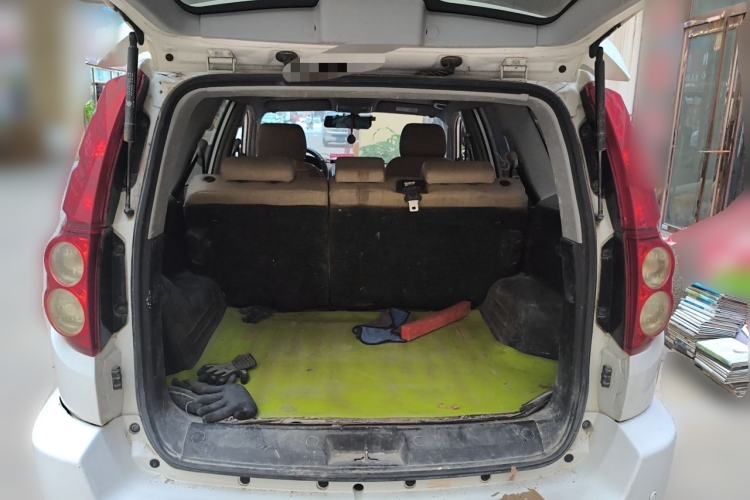 Used Haval H5 Classic 2013 Zhizun Edition 2.0T Manual Two-Wheel Drive Entry-Level Model Trunk
