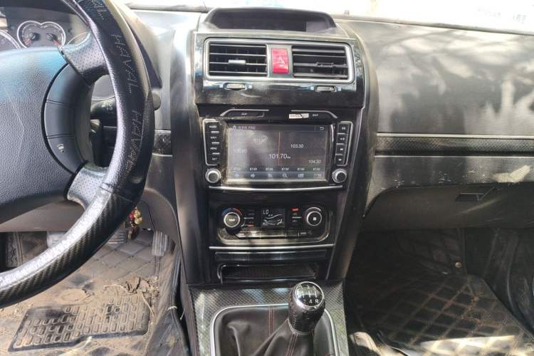 Used Haval H5 Classic 2015 2.0L Manual Two-Wheel Drive Entry-Level Trim Audio And AC Panel