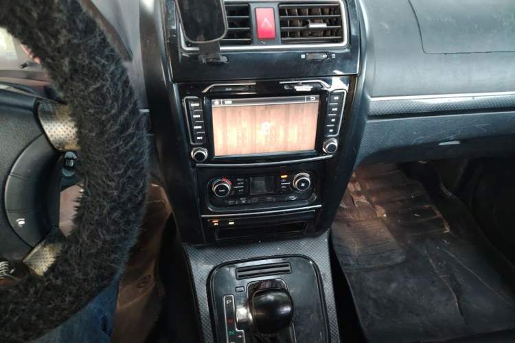 Used Haval H5 Classic 2015 2.0T Diesel Automatic 4x4 Advanced Trim Audio And AC Panel