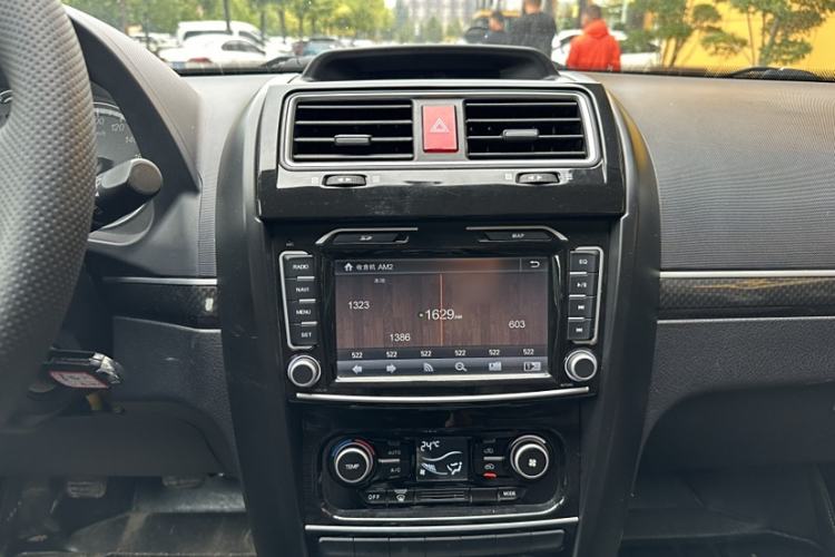 Used Haval H5 Classic 2015 2.0L Manual Two-Wheel Drive Entry-Level Trim Audio And AC Panel