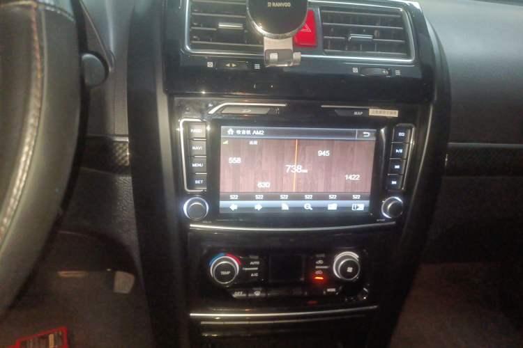 Used Haval H5 Classic 2015 2.0L Manual Two-Wheel Drive Entry-Level Trim Audio And AC Panel