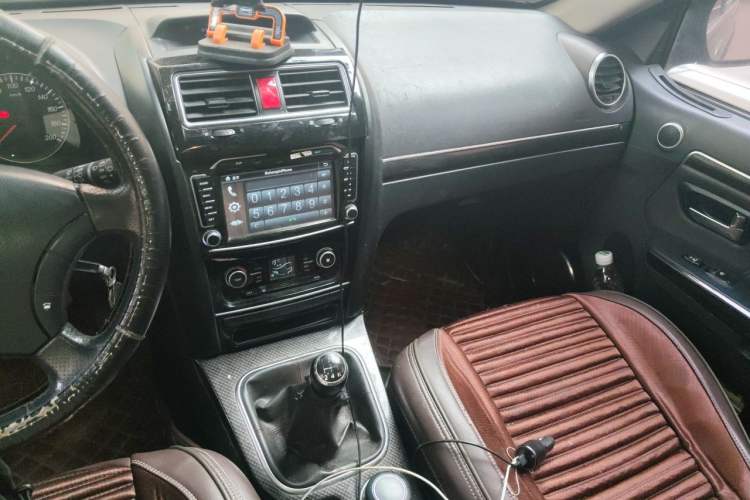 Used Haval H5 Classic 2015 2.0L Manual Two-Wheel Drive Entry-Level Trim Audio And AC Panel