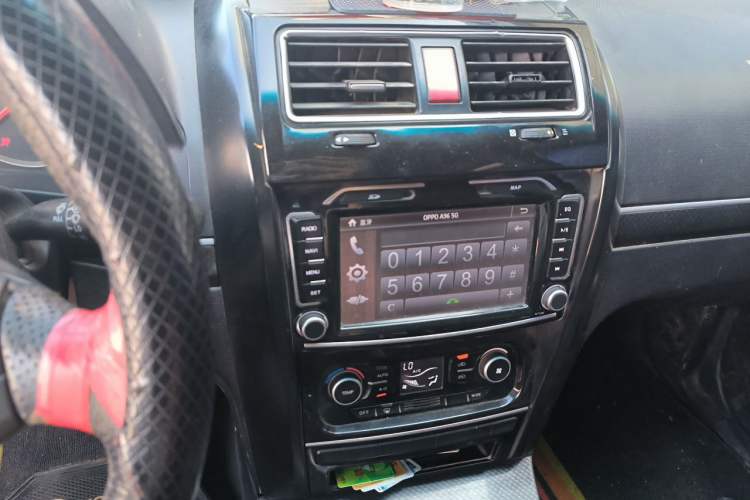 Used Haval H5 Classic 2015 2.0T Diesel Manual Two-Wheel Drive Entry-Level Version Audio And AC Panel