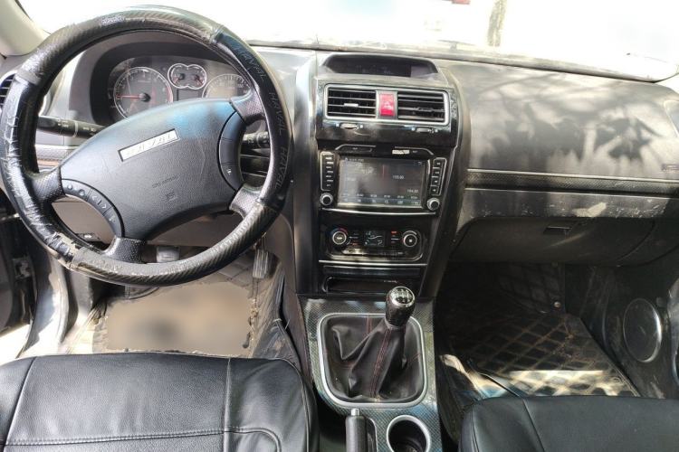 Used Haval H5 Classic 2015 2.0L Manual Two-Wheel Drive Entry-Level Trim Center Console