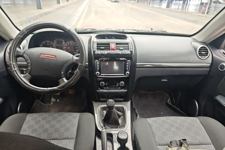 Used Haval H5 Classic 2015 2.0L Manual Two-Wheel Drive Entry-Level Trim Center Console