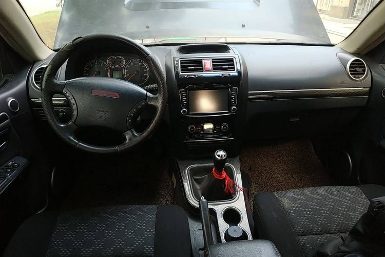 Used Haval H5 Classic 2015 2.0T Manual Two-Wheel Drive Advanced Version Center Console