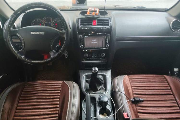 Used Haval H5 Classic 2015 2.0L Manual Two-Wheel Drive Entry-Level Trim Center Console
