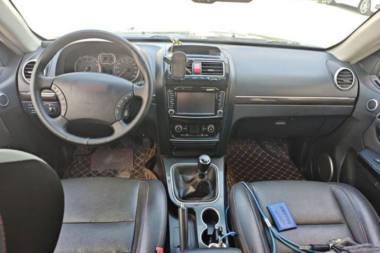 Used Haval H5 Classic 2015 2.0T Manual Two-Wheel Drive Elite Version Center Console