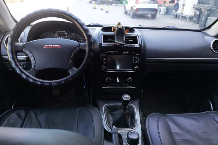 Used Haval H5 Classic 2015 2.0T Manual 4x4 Elite Edition Center Console