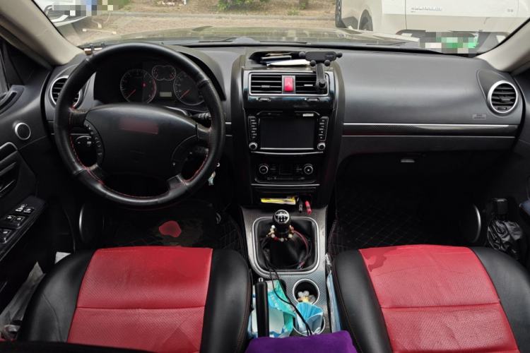 Used Haval H5 Classic 2015 2.0L Manual Two-Wheel Drive Entry-Level Trim Center Console