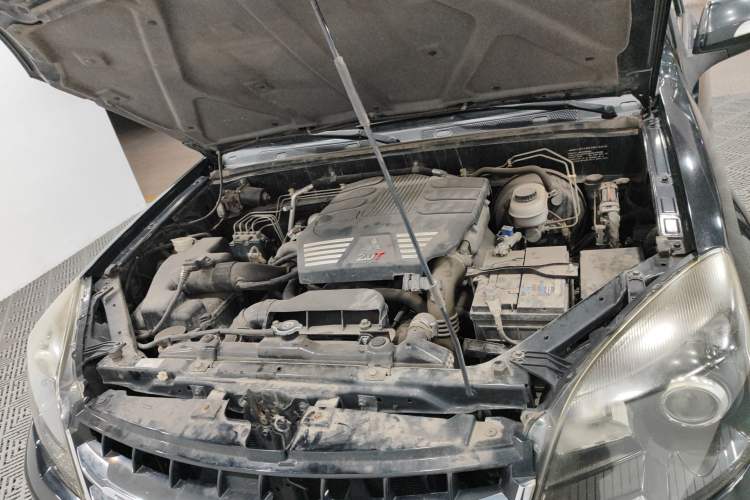 Used Haval H5 Classic 2015 2.0T Manual 4x4 Elite Edition Engine Bay