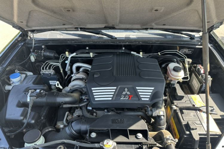 Used Haval H5 Classic 2015 2.0T Manual 4x4 Elite Edition Engine Bay