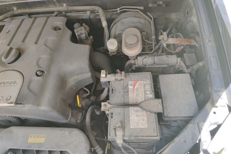 Used Haval H5 Classic 2015 2.0T Diesel Manual Two-Wheel Drive Entry-Level Version Engine Bay Left