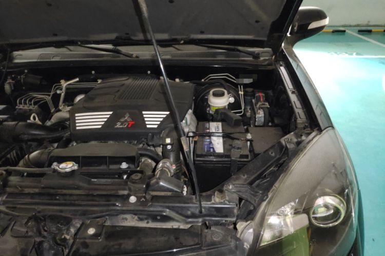 Used Haval H5 Classic 2015 2.0T Manual 4x4 Elite Edition Engine Bay Left
