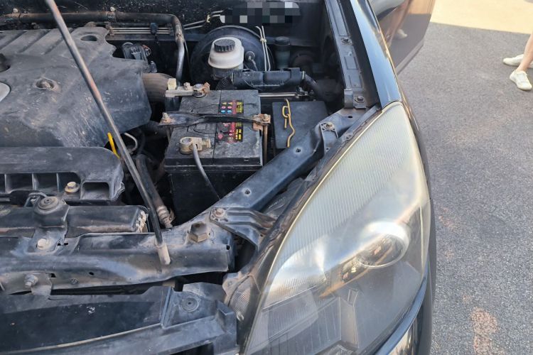 Used Haval H5 Classic 2015 2.0T Diesel Manual Two-Wheel Drive Entry-Level Version Engine Bay Left