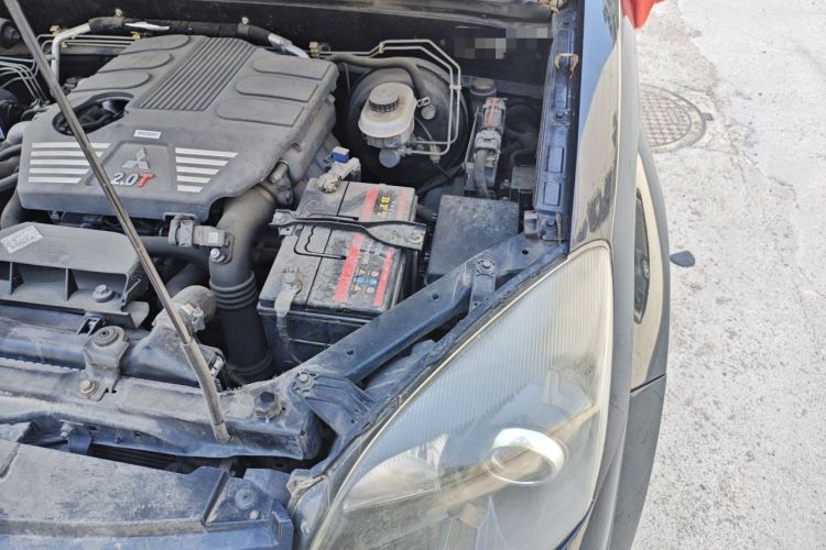 Used Haval H5 Classic 2015 2.0T Manual Two-Wheel Drive Elite Version Engine Bay Left