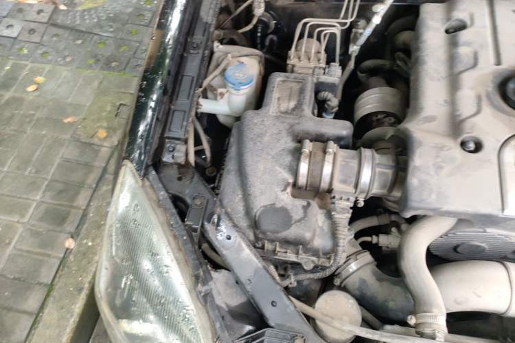 Used Haval H5 Classic 2015 2.0T Diesel Manual Two-Wheel Drive Entry-Level Version Engine Bay Right