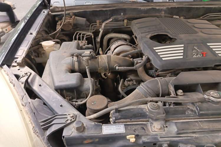 Used Haval H5 Classic 2015 2.0T Manual 4x4 Prestige Version Engine Bay Right